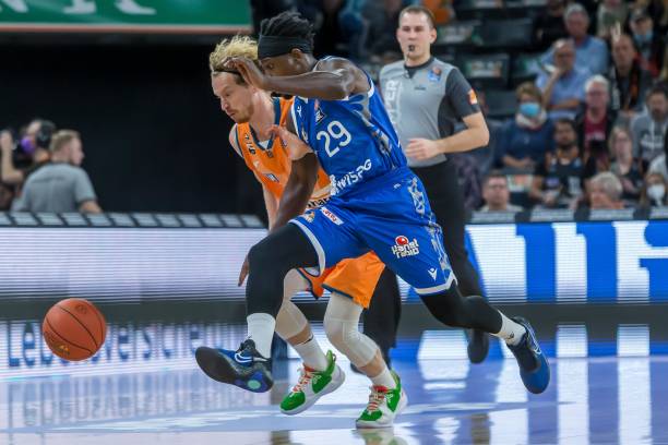 孔德的出场 孔德的出场