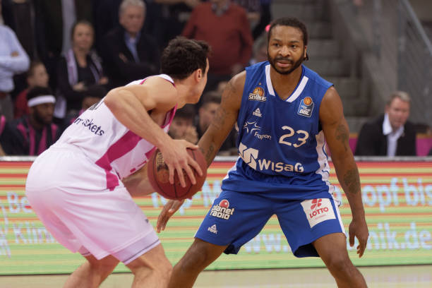 双方阵容齐 双方阵容齐